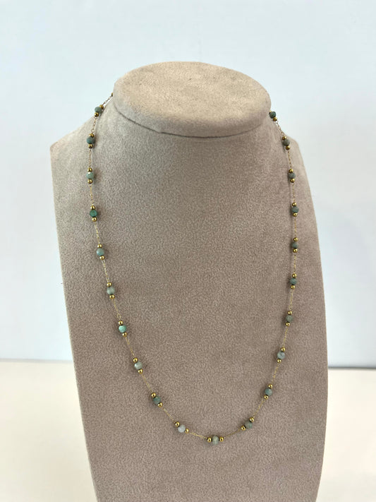 Collana con pietre verde chiaro