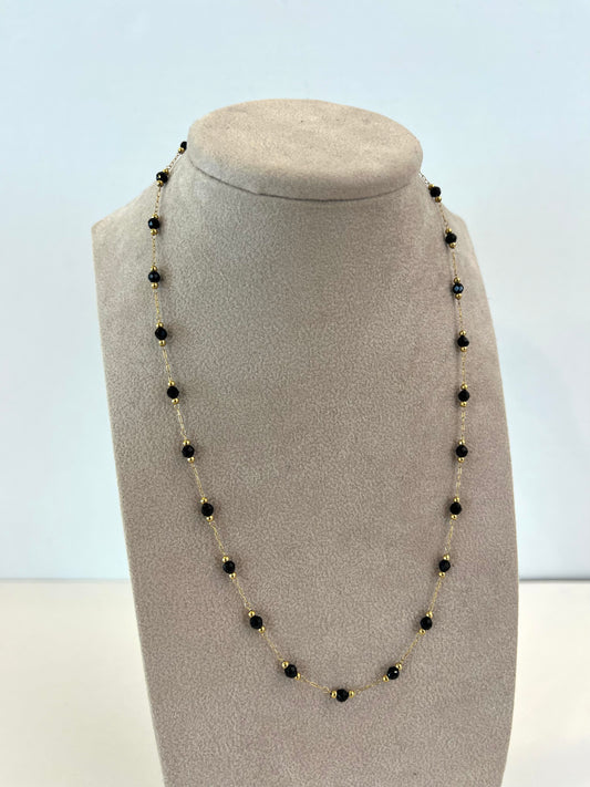 Collana con pietre nere