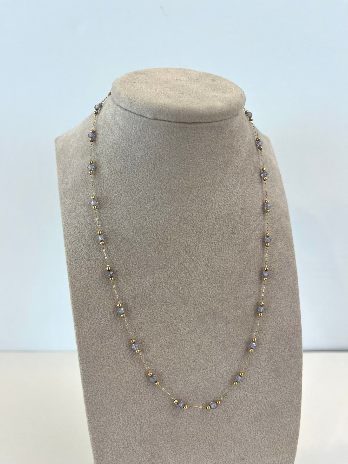 Collana con pietre azzurre